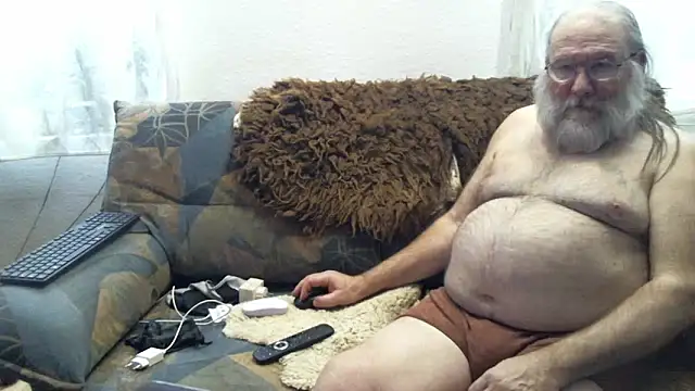 Snapshot of SexySantaC chatting on 12.29.24 SexySantaC online show from 12.29.24