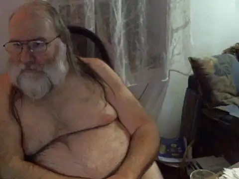 Snapshot of SexySantaC chatting on 12.31.24 SexySantaC online show from 12.31.24