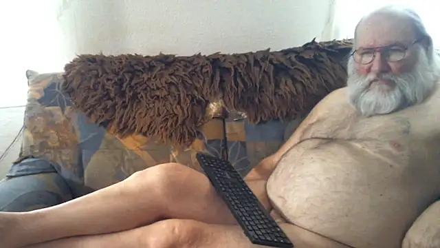 Snapshot of SexySantaC chatting on 01.13.25 SexySantaC online show from 01.13.25