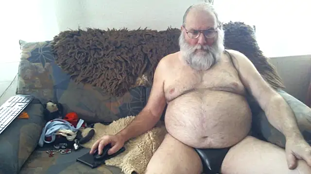 Snapshot of SexySantaC chatting on 02.02.25 SexySantaC online show from 02.02.25