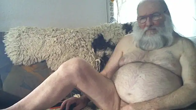 Snapshot of SexySantaC chatting on 10.28.25 SexySantaC online show from 10.28.25