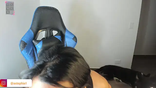 Snapshot of Miss_Nicole chatting on 10.01.25 Miss Nicole online show from 10.01.25