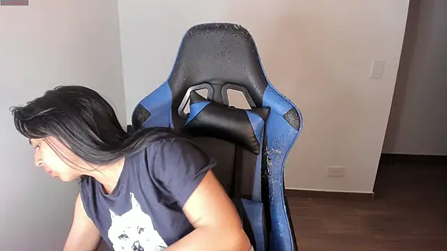 Snapshot of Miss_Nicole chatting on 10.23.25 Miss Nicole online show from 10.23.25