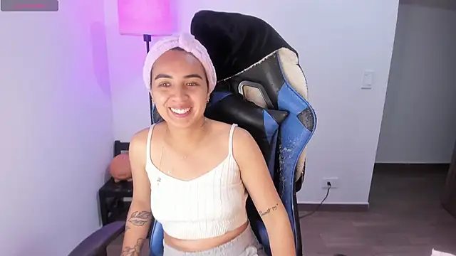 Snapshot of Miss_Nicole chatting on 11.05.25 Miss Nicole online show from 11.05.25