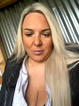 Bustyblondebabe32 online show from 10.02.25
