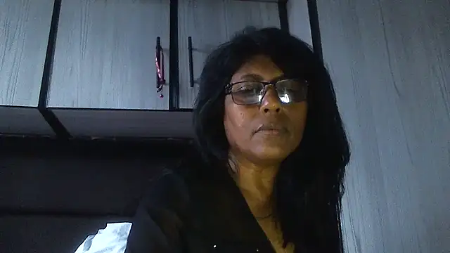 Snapshot of MsAttitude chatting on 01.10.25 MsAttitude online show from 01.10.25