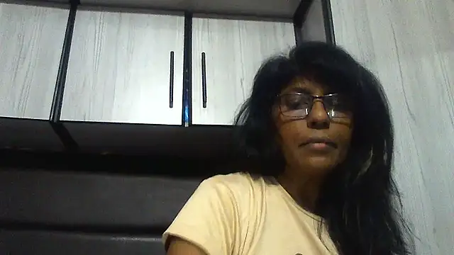 Snapshot of MsAttitude chatting on 02.01.25 MsAttitude online show from 02.01.25