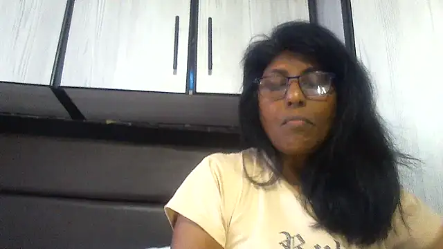 Snapshot of MsAttitude chatting on 02.03.25 MsAttitude online show from 02.03.25