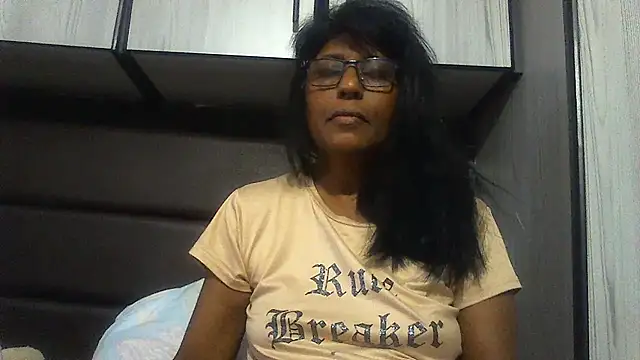 Snapshot of MsAttitude chatting on 02.03.25 MsAttitude online show from 02.03.25