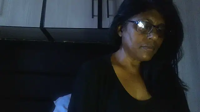 Snapshot of MsAttitude chatting on 02.05.25 MsAttitude online show from 02.05.25