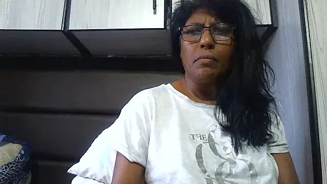 Snapshot of MsAttitude chatting on 02.09.25 MsAttitude online show from 02.09.25