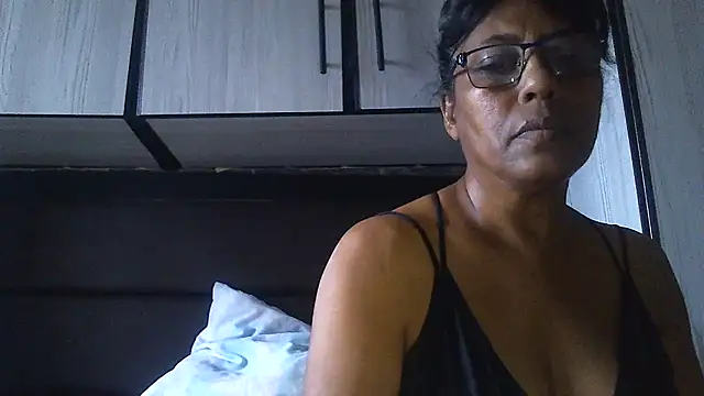 Snapshot of MsAttitude chatting on 03.03.25 MsAttitude online show from 03.03.25