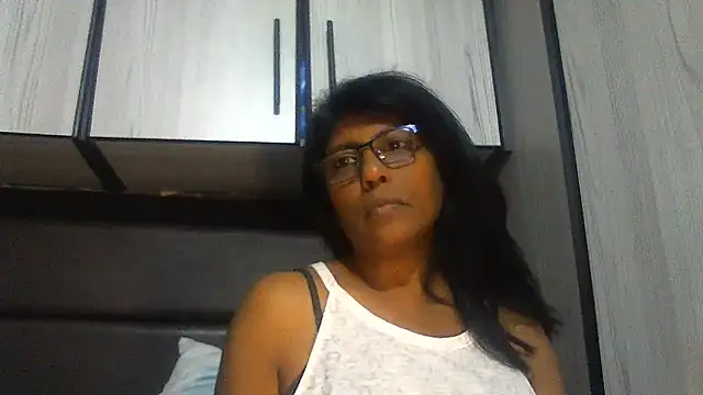 Snapshot of MsAttitude chatting on 03.03.25 MsAttitude online show from 03.03.25