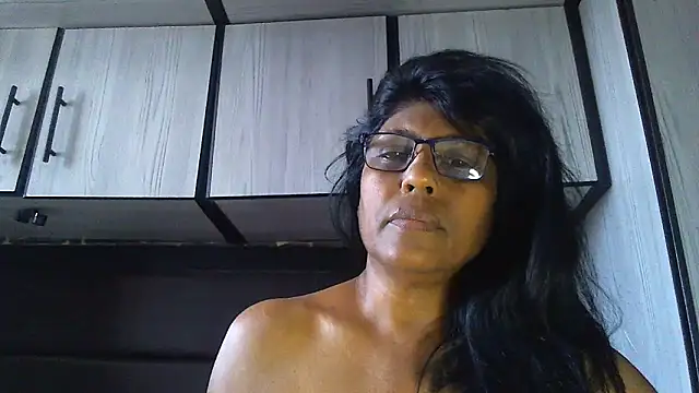 Snapshot of MsAttitude chatting on 03.06.25 MsAttitude online show from 03.06.25