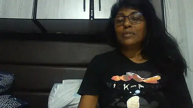 Snapshot of MsAttitude chatting on 03.06.25 MsAttitude online show from 03.06.25