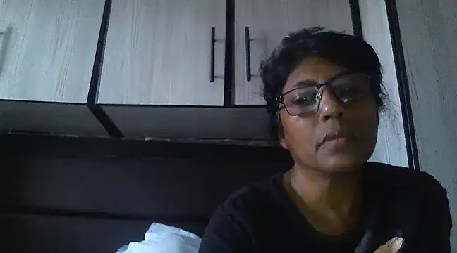 Snapshot of MsAttitude chatting on 03.08.25 MsAttitude online show from 03.08.25