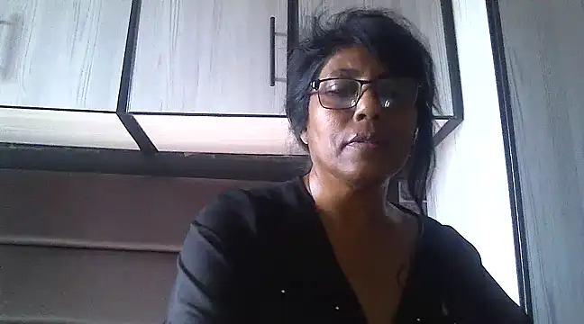 Snapshot of MsAttitude chatting on 03.09.25 MsAttitude online show from 03.09.25