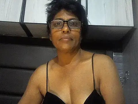 Snapshot of MsAttitude chatting on 09.10.25 MsAttitude online show from 09.10.25