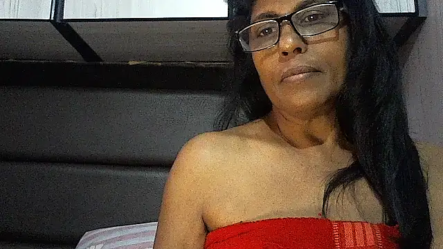 Snapshot of MsAttitude chatting on 09.11.25 MsAttitude online show from 09.11.25