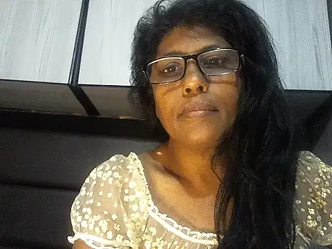 Snapshot of MsAttitude chatting on 09.12.25 MsAttitude online show from 09.12.25