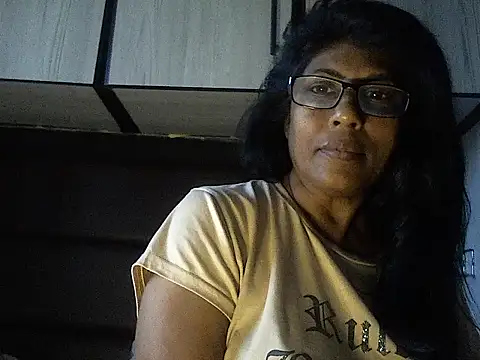 Snapshot of MsAttitude chatting on 09.16.25 MsAttitude online show from 09.16.25