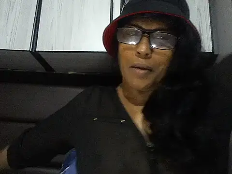 Snapshot of MsAttitude chatting on 09.23.25 MsAttitude online show from 09.23.25