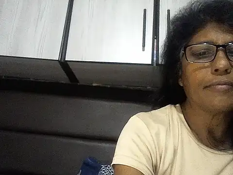 Snapshot of MsAttitude chatting on 09.25.25 MsAttitude online show from 09.25.25