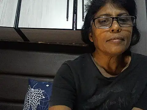 Snapshot of MsAttitude chatting on 09.29.25 MsAttitude online show from 09.29.25