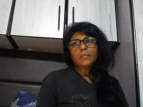 Snapshot of MsAttitude chatting on 10.02.25 MsAttitude online show from 10.02.25