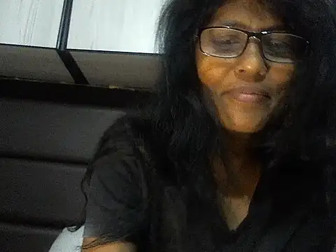 Snapshot of MsAttitude chatting on 10.04.25 MsAttitude online show from 10.04.25