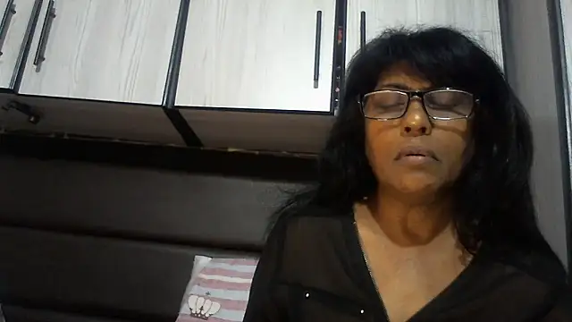 Snapshot of MsAttitude chatting on 10.09.25 MsAttitude online show from 10.09.25