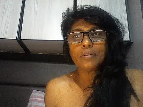 Snapshot of MsAttitude chatting on 10.27.25 MsAttitude online show from 10.27.25