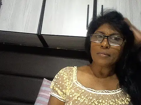 Snapshot of MsAttitude chatting on 10.30.25 MsAttitude online show from 10.30.25