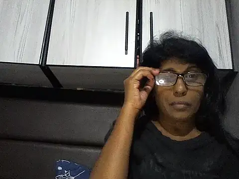 Snapshot of MsAttitude chatting on 11.01.25 MsAttitude online show from 11.01.25