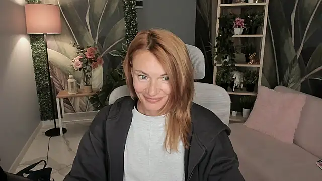 Snapshot of MistyBarnes chatting on 09.14.25 MistyBarnes online show from 09.14.25