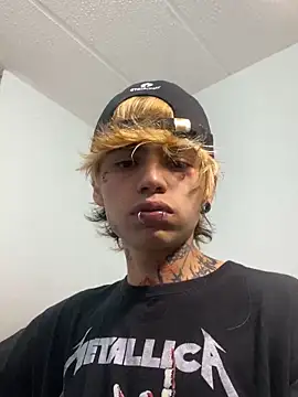 Snapshot of AcidMilo chatting on 10.01.25 AcidMilo online show from 10.01.25