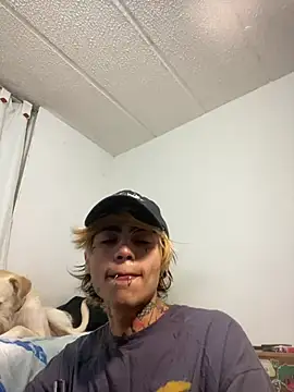 Snapshot of AcidMilo chatting on 10.02.25 AcidMilo online show from 10.02.25