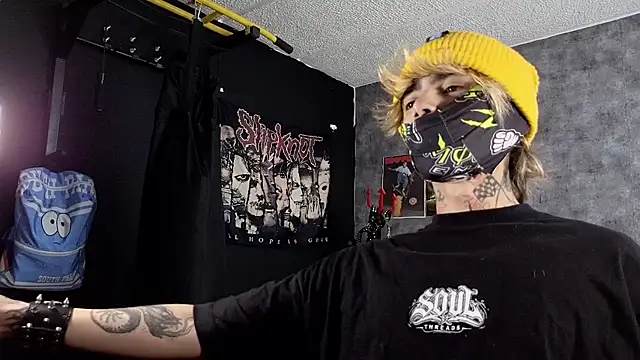 Snapshot of AcidMilo chatting on 10.11.25 AcidMilo online show from 10.11.25