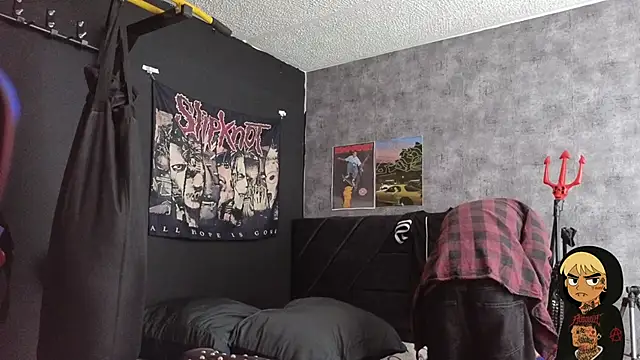 Snapshot of AcidMilo chatting on 11.06.25 AcidMilo online show from 11.06.25