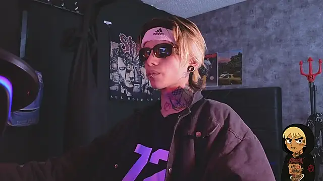 Snapshot of AcidMilo chatting on 11.09.25 AcidMilo online show from 11.09.25