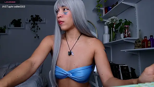 Snapshot of Nikol-JE chatting on 10.10.25 Nikol-JE online show from 10.10.25