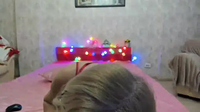 TrueFoxyyy online show from 04.12.26