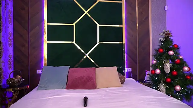 Snapshot of LittleeCutee chatting on 01.18.25 LittleeCutee online show from 01.18.25