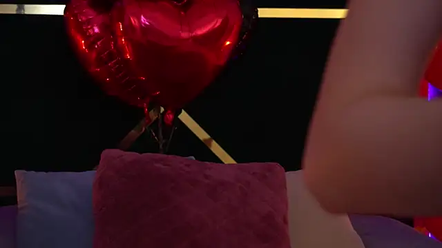 Snapshot of LittleeCutee chatting on 02.15.25 LittleeCutee online show from 02.15.25