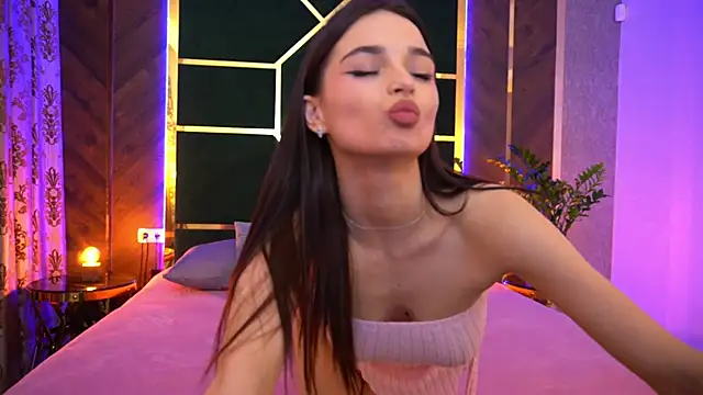 Snapshot of LittleeCutee chatting on 03.10.25 LittleeCutee online show from 03.10.25