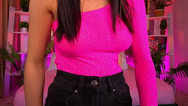 Snapshot of LittleeCutee chatting on 10.20.25 LittleeCutee online show from 10.20.25