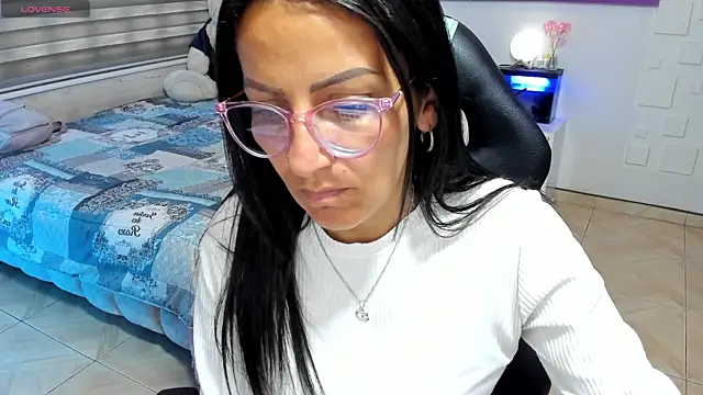 Snapshot of alma_blue chatting on 05.21.26 alma blue online show from 05.21.26