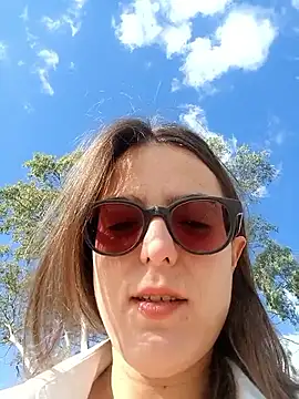 Snapshot of dolcehelena993 chatting on 10.04.25 dolcehelena993 online show from 10.04.25