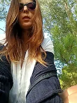 Snapshot of dolcehelena993 chatting on 10.10.25 dolcehelena993 online show from 10.10.25