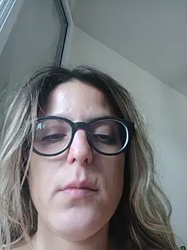 Snapshot of dolcehelena993 chatting on 07.19.26 dolcehelena993 online show from 07.19.26